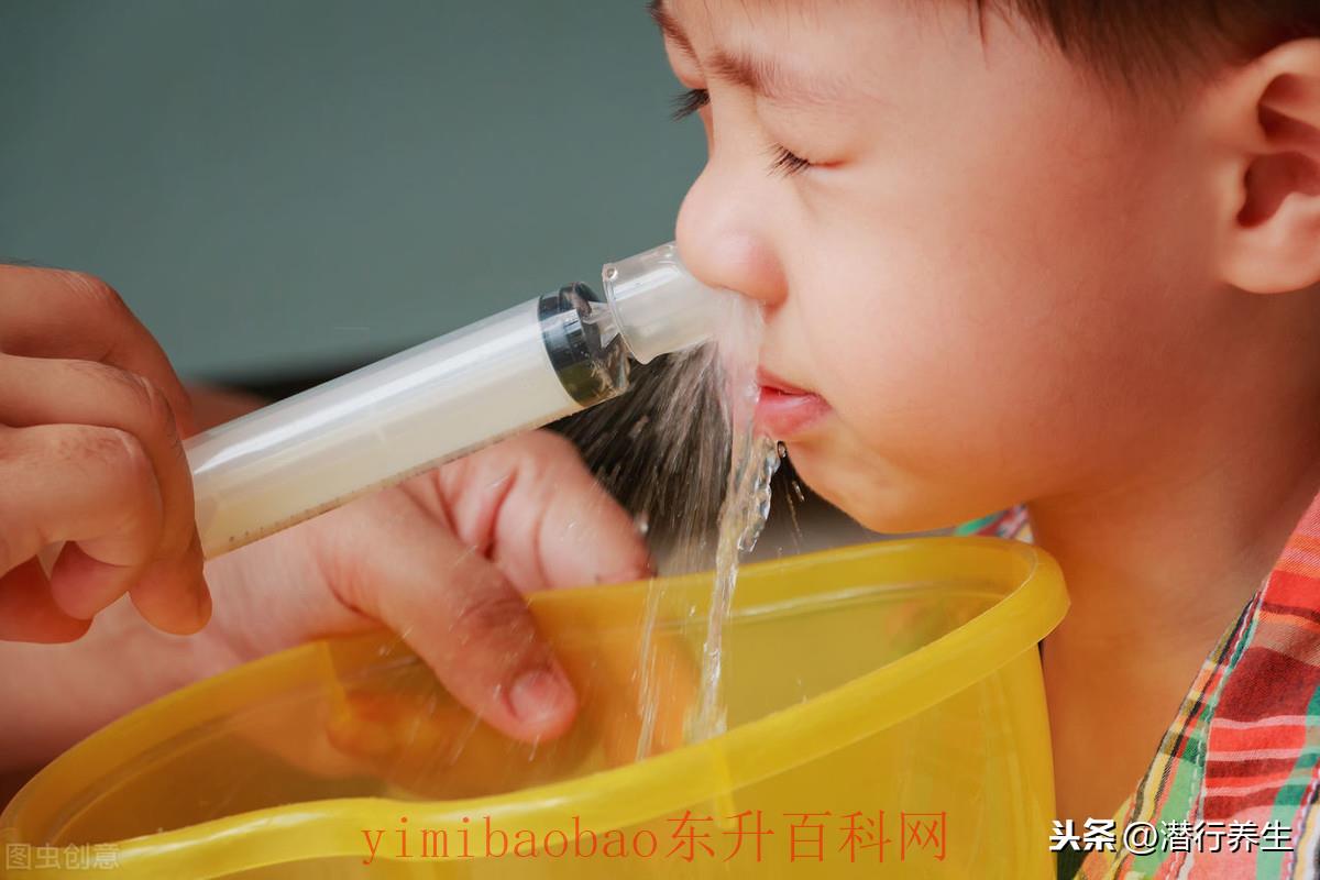 宝宝鼻炎怎么办（孩子鼻炎犯了头痛难忍？5分钟教你在家里治鼻炎，或比吃药管用）