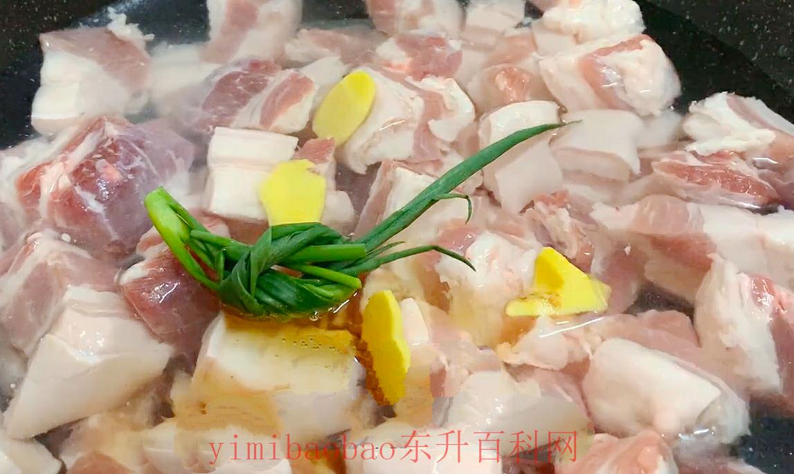 家庭红烧肉的简单做法（家庭版的红烧肉教你这样做，软糯香甜，肥而不腻，过年吃着特解馋）