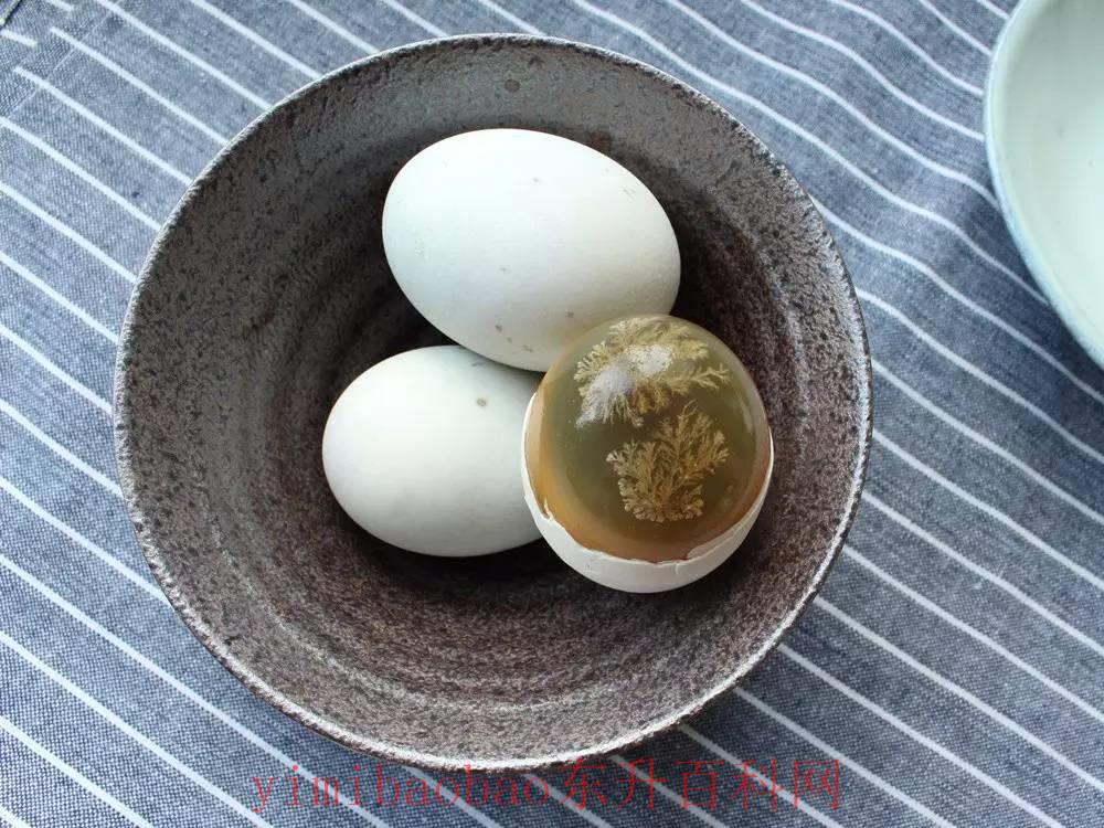 松花蛋怎样挑选 ？学会这3种挑选方法，一挑一个准，再也不怕入坑了