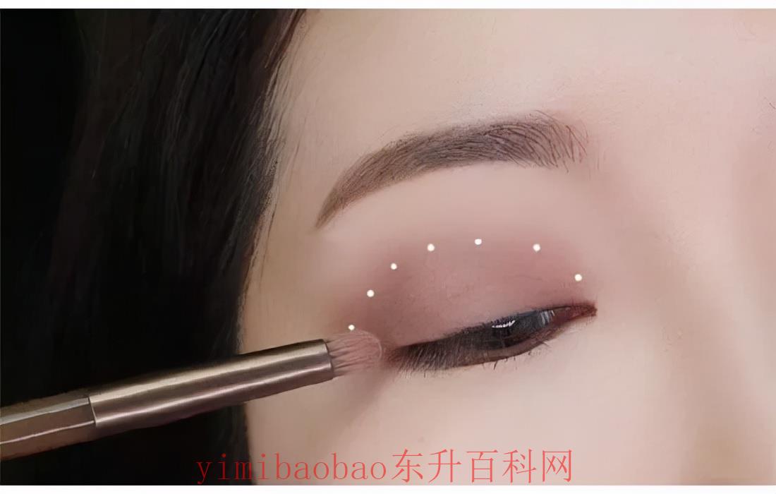 021最新韩式小烟熏妆的画法
