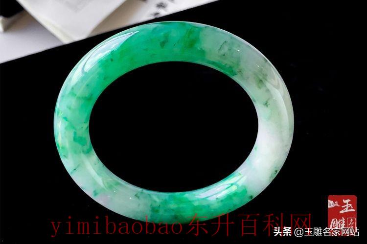 翡翠手镯怎么选才是最好的 翡翠玉镯该如何挑选？