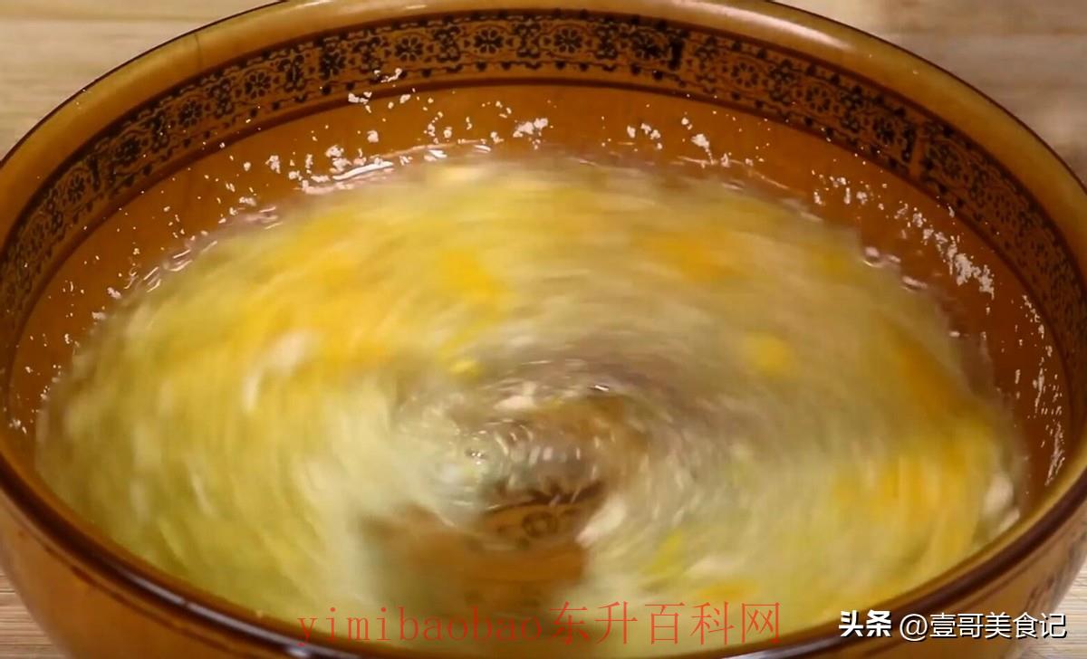 如何做油条？教你在家做，出锅个个金黄酥脆，真香