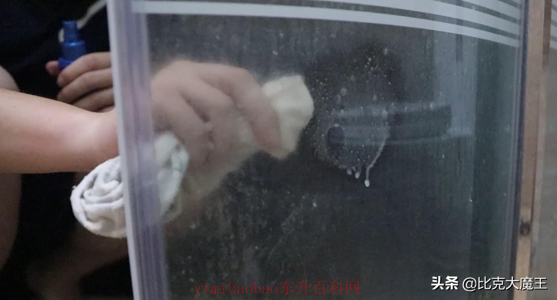 如何去除玻璃水垢 教你清洁方法，轻轻一擦水垢全去除
