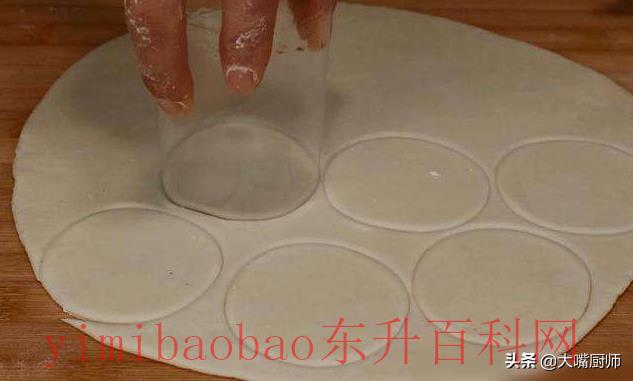 自己怎么做饺子皮 只要一个纯净水瓶，1秒做2个